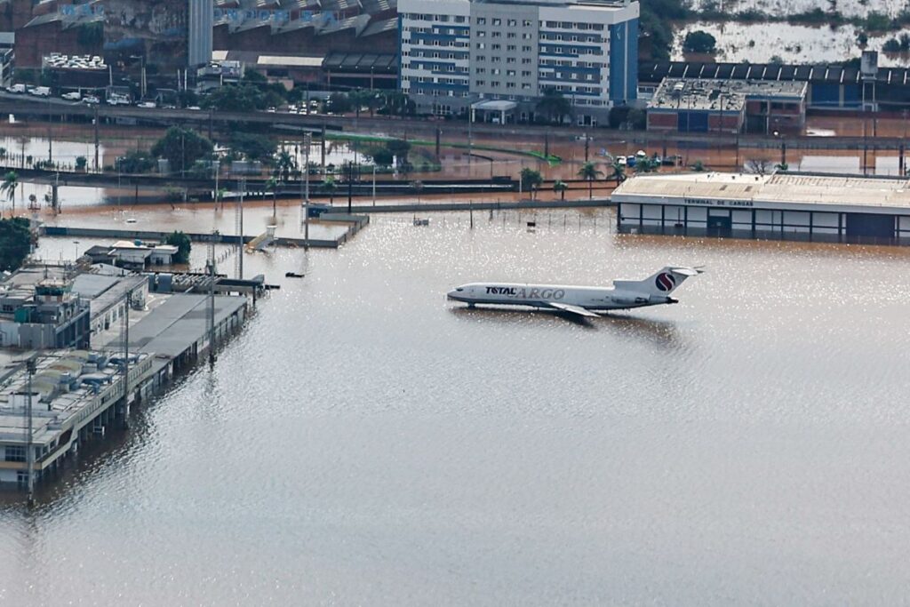 Figura 2. Inundação do Aeroporto Salgado Filho, em Porto Alegre, que ficará fora de operação até agosto Fonte: Agência Nacional de Aviação Civil (Anac), 2024.